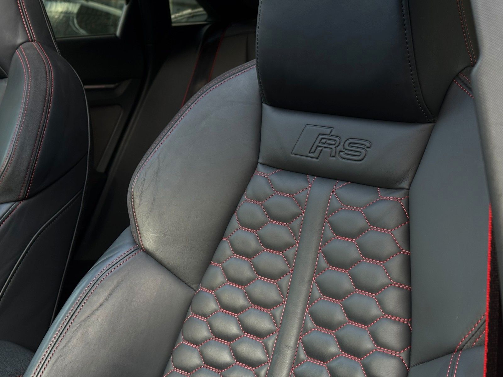 Fahrzeugabbildung Audi RS3 Lim. *Panorama*RS-Sitze*Carplay*SportAuspuff