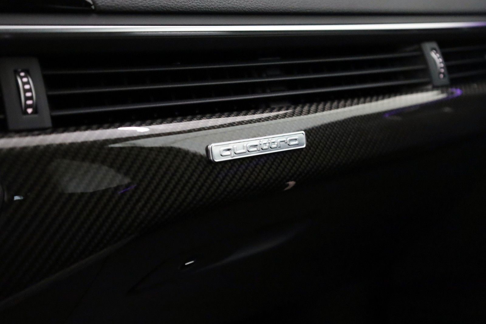 Fahrzeugabbildung Audi S4 Avant 3.0 TDI quattro TLeder,Navi,LED,PanDach