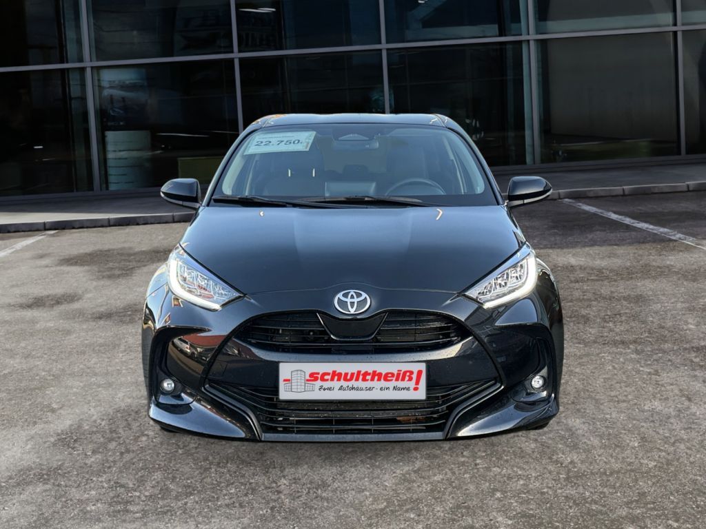 Fahrzeugabbildung Toyota Yaris Hybrid 116 1.5 VVT-i Teamplayer