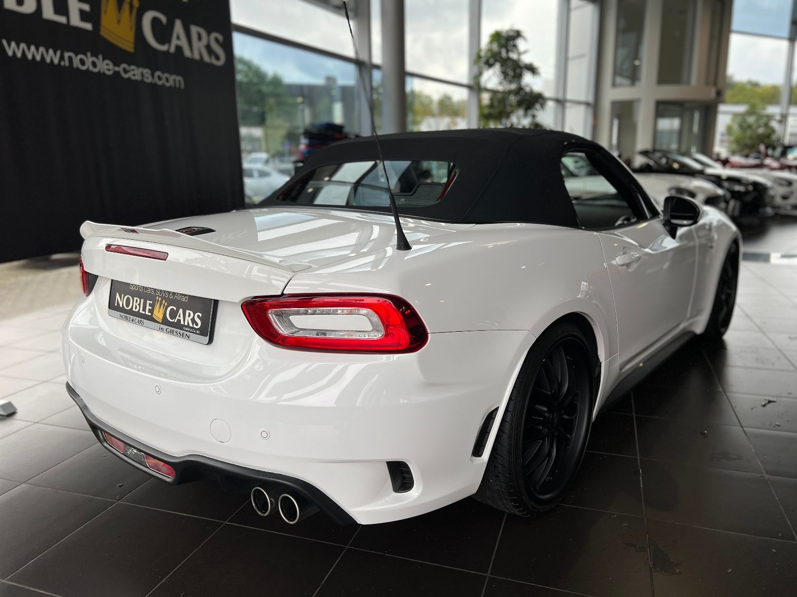 Fahrzeugabbildung Abarth 124 Spider Turbo Turismo LED LEDER