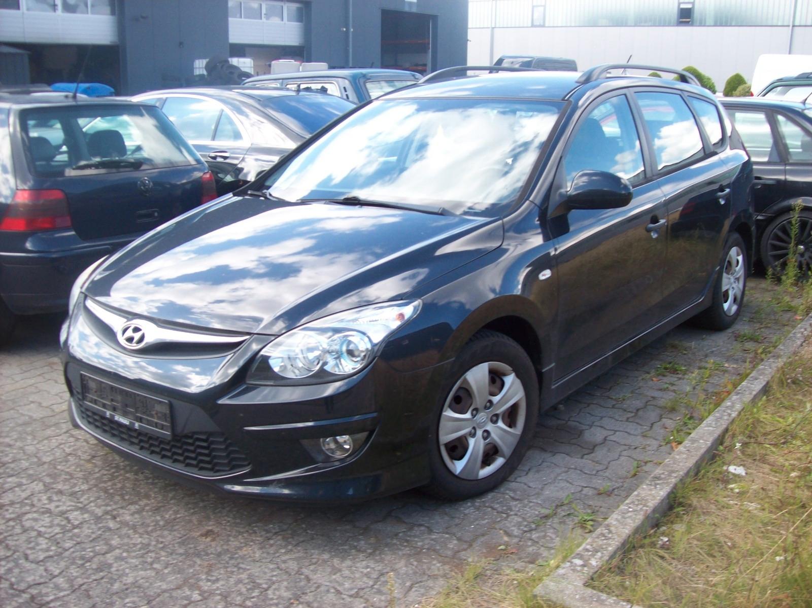 Hyundai i30 KOMBI 1.6 TDI EURO5 TÜVAU NEU KLIMA EFH 2012
