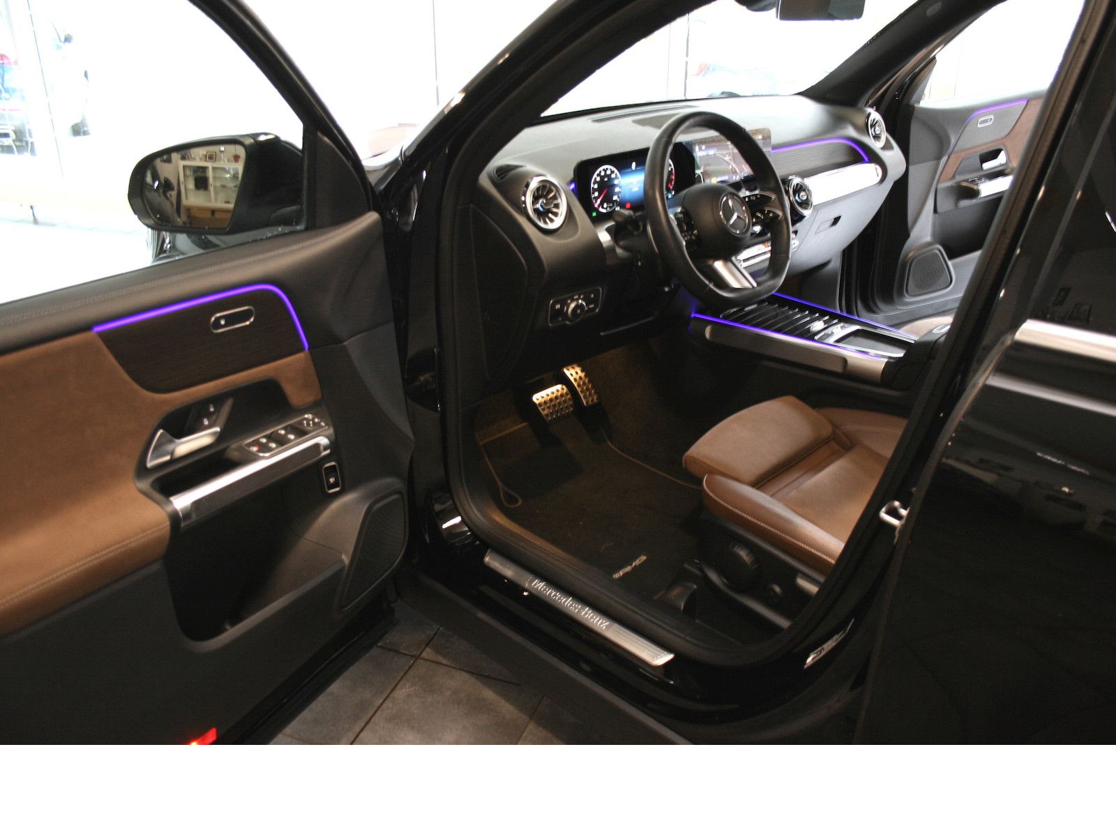 Fahrzeugabbildung Mercedes-Benz GLB 180 AMG Line Plus *Panorama-Dach*Totwinkel*