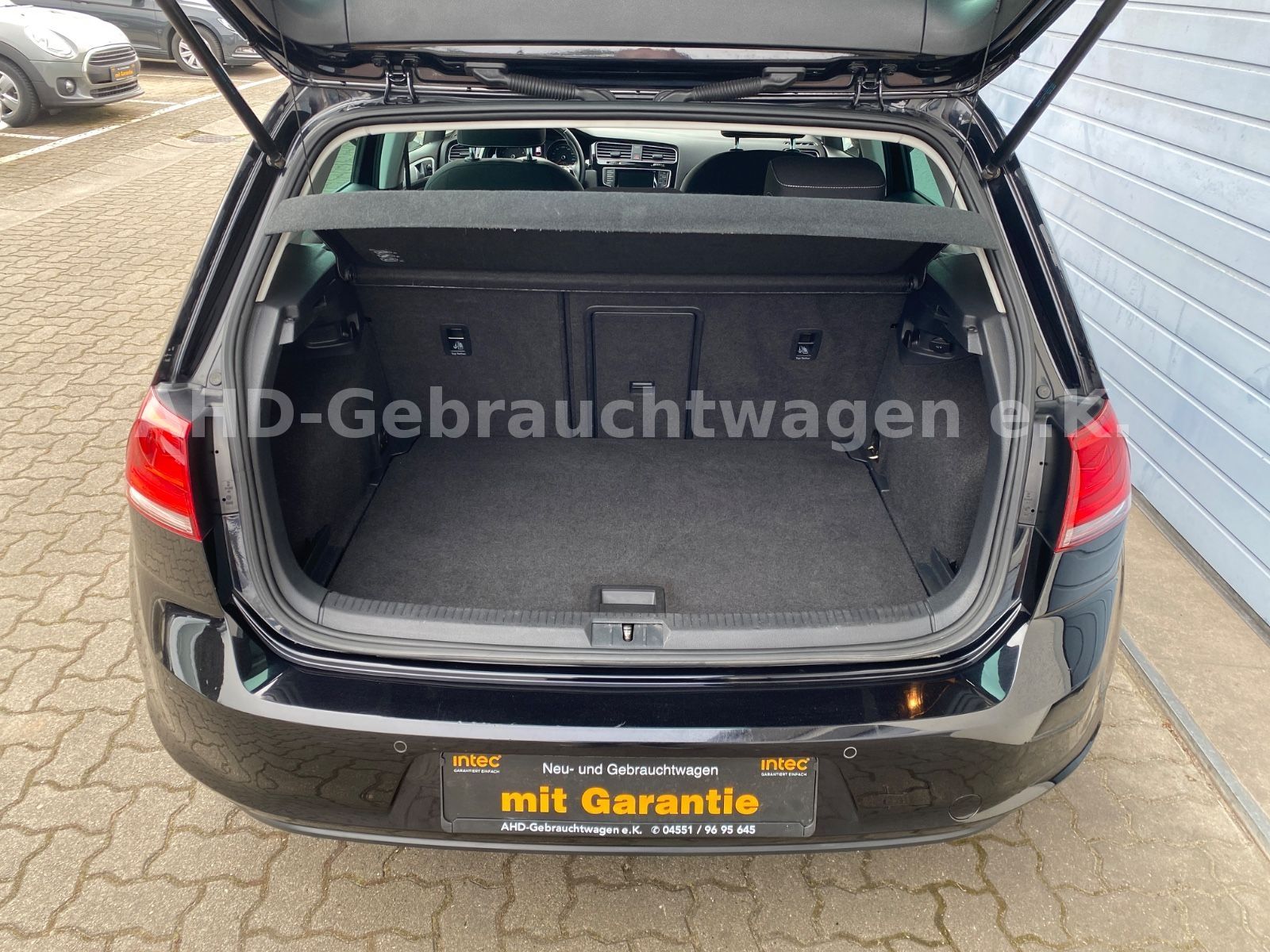Fahrzeugabbildung Volkswagen Golf VII 1.2 TSI Limousine " Sondermodell Cup "