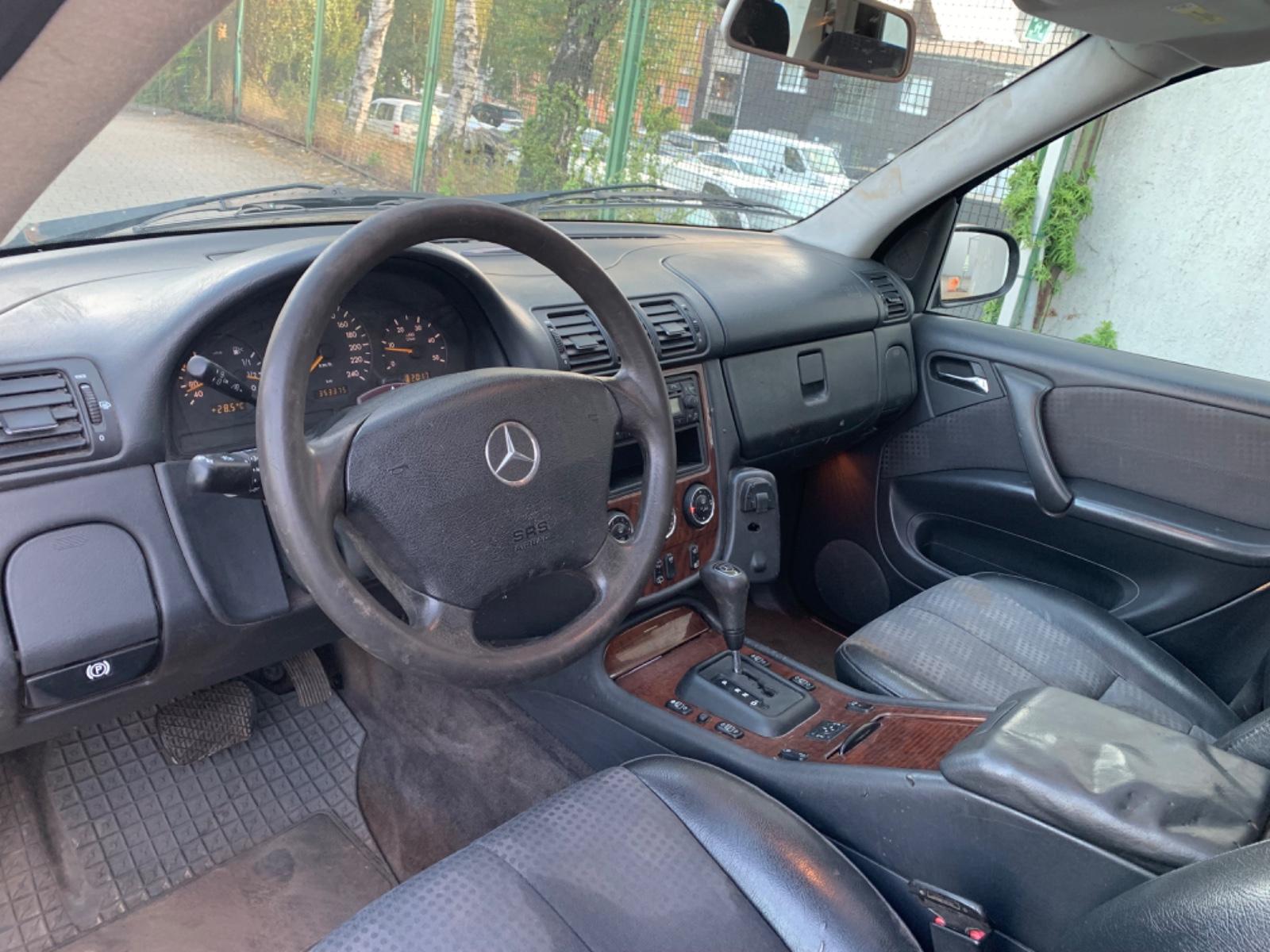 Mercedes-Benz ML270 2004 — photo 8