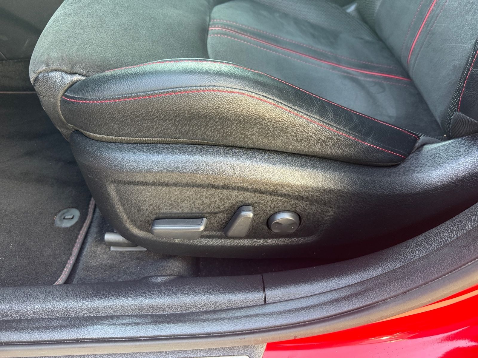 Fahrzeugabbildung Kia PROCEED 1.6T DCT7 GT NAV KOMF BASTUCK