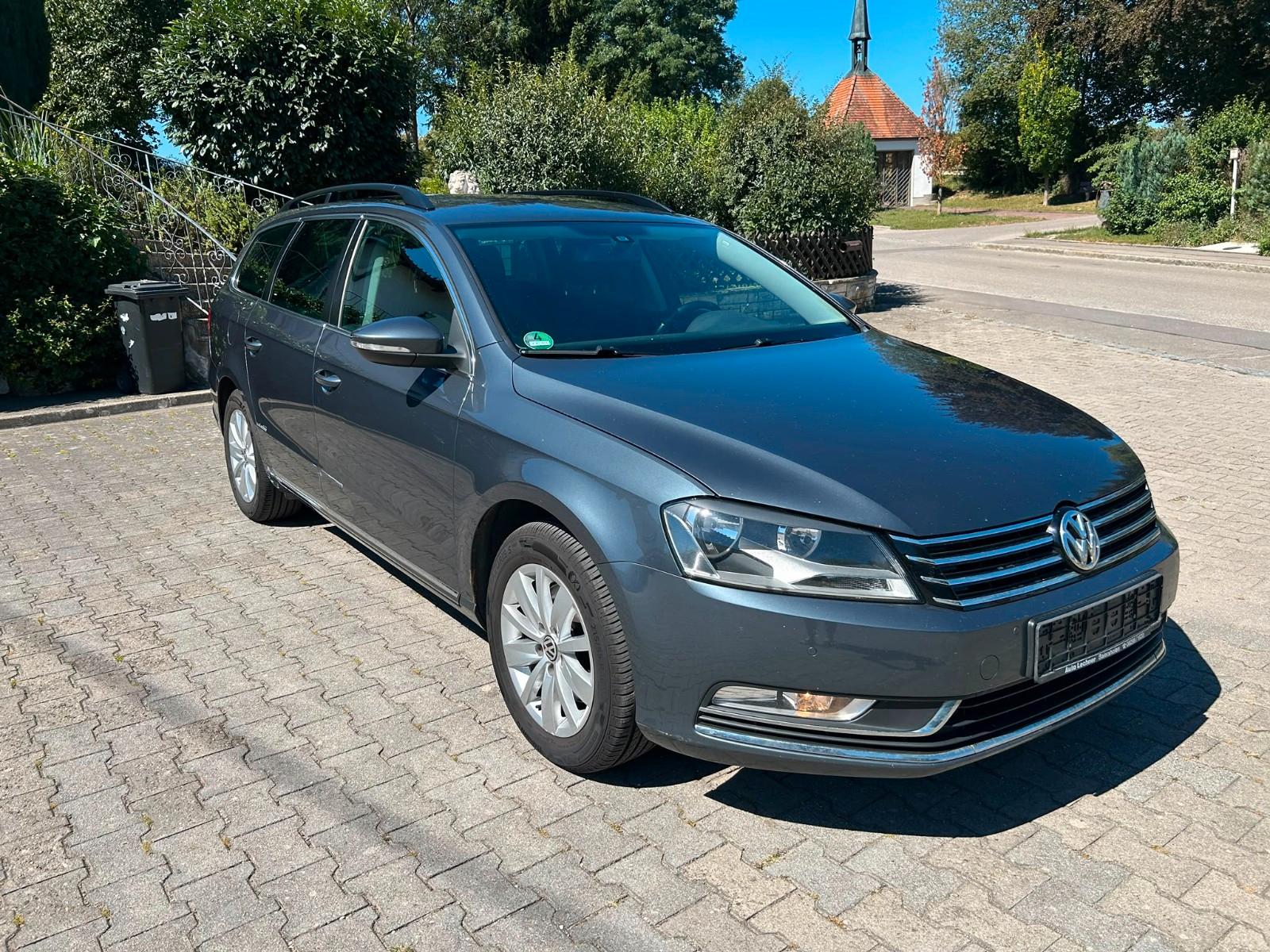 Volkswagen Passat 2011 — interior