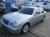 Mercedes-Benz E 240 Automatik.Elegance.Top Gepflegt.Wenig KM. - Mercedes-Benz E 240: T