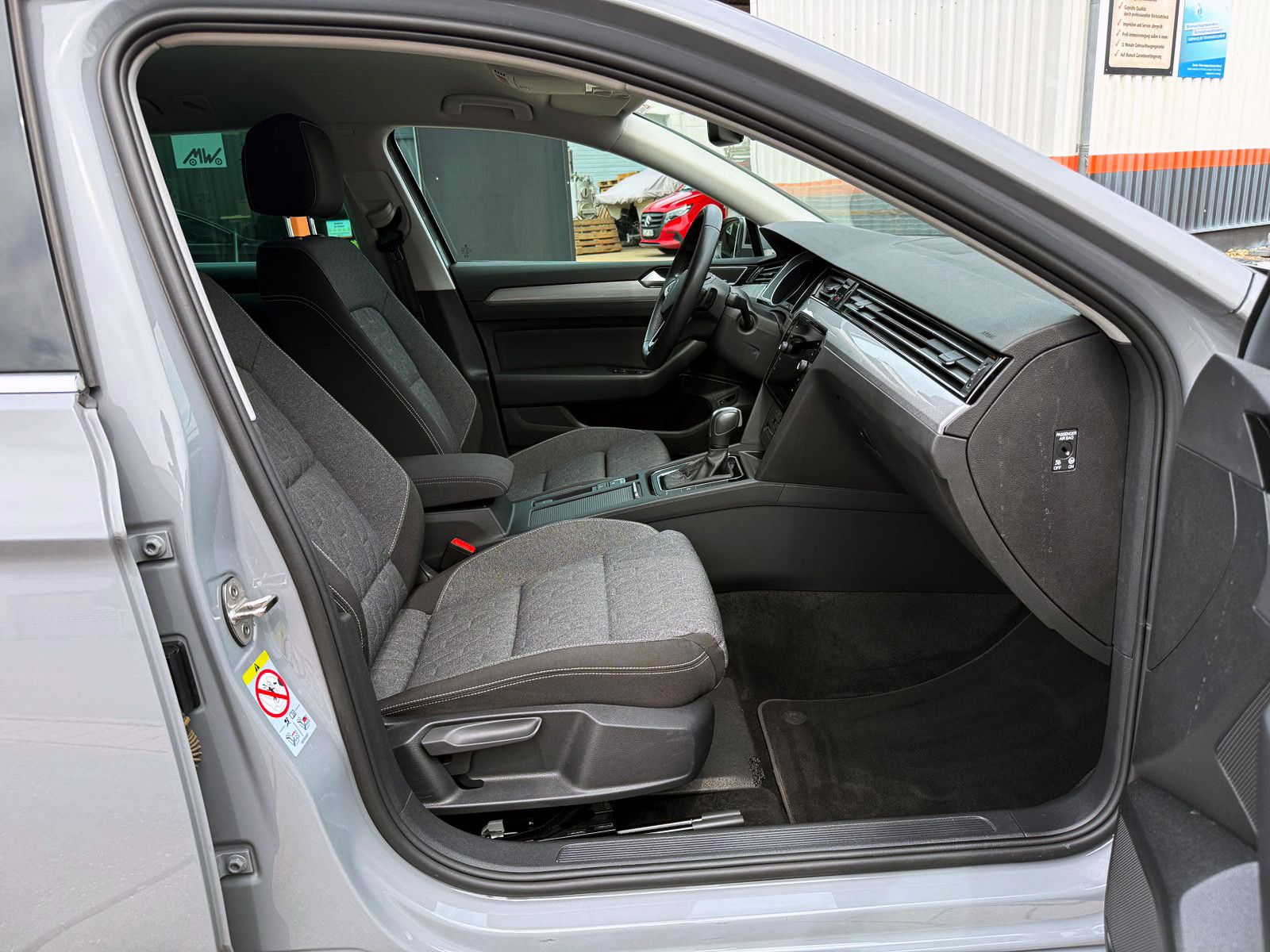 Fahrzeugabbildung Volkswagen Passat Variant 2.0TSI DSG Business ACC 360° H&K