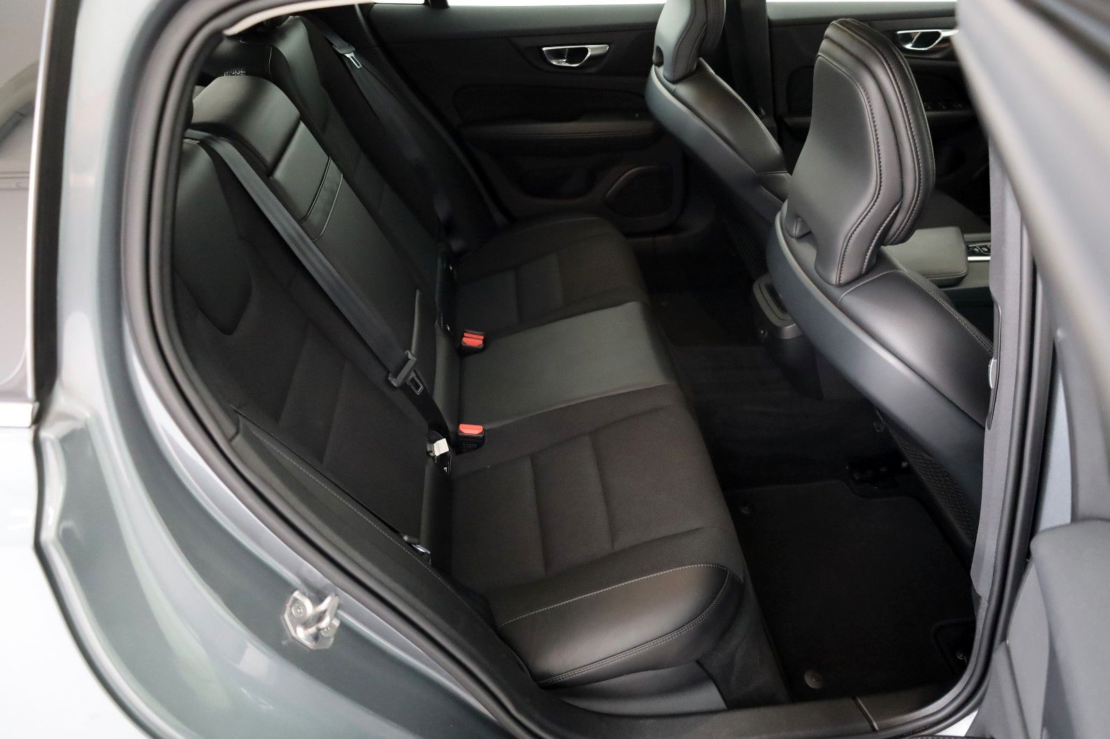 Fahrzeugabbildung Volvo V60 Momentum Pro Navi,LED,Kamera,SH,Tleder,AHK e