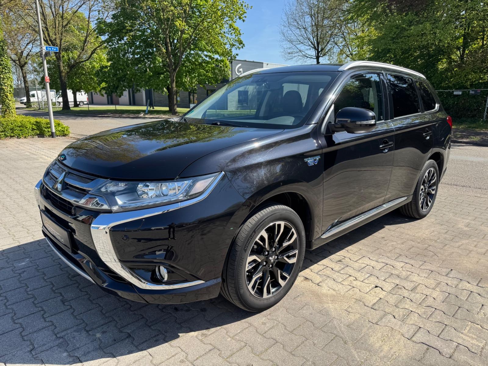 Mitsubishi Outlander PHEV Plus 4WD *1 Hand*