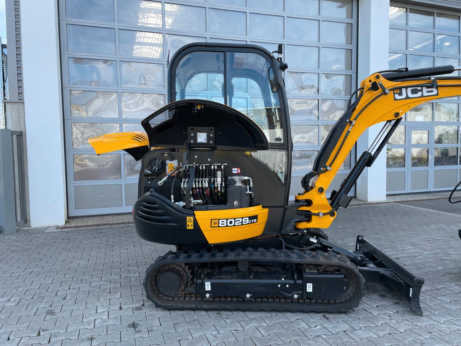Fahrzeugabbildung JCB 8029 CT / 151h / 2023 / Inkl. Löffelpaket - mit KI generiert/bearbeitet