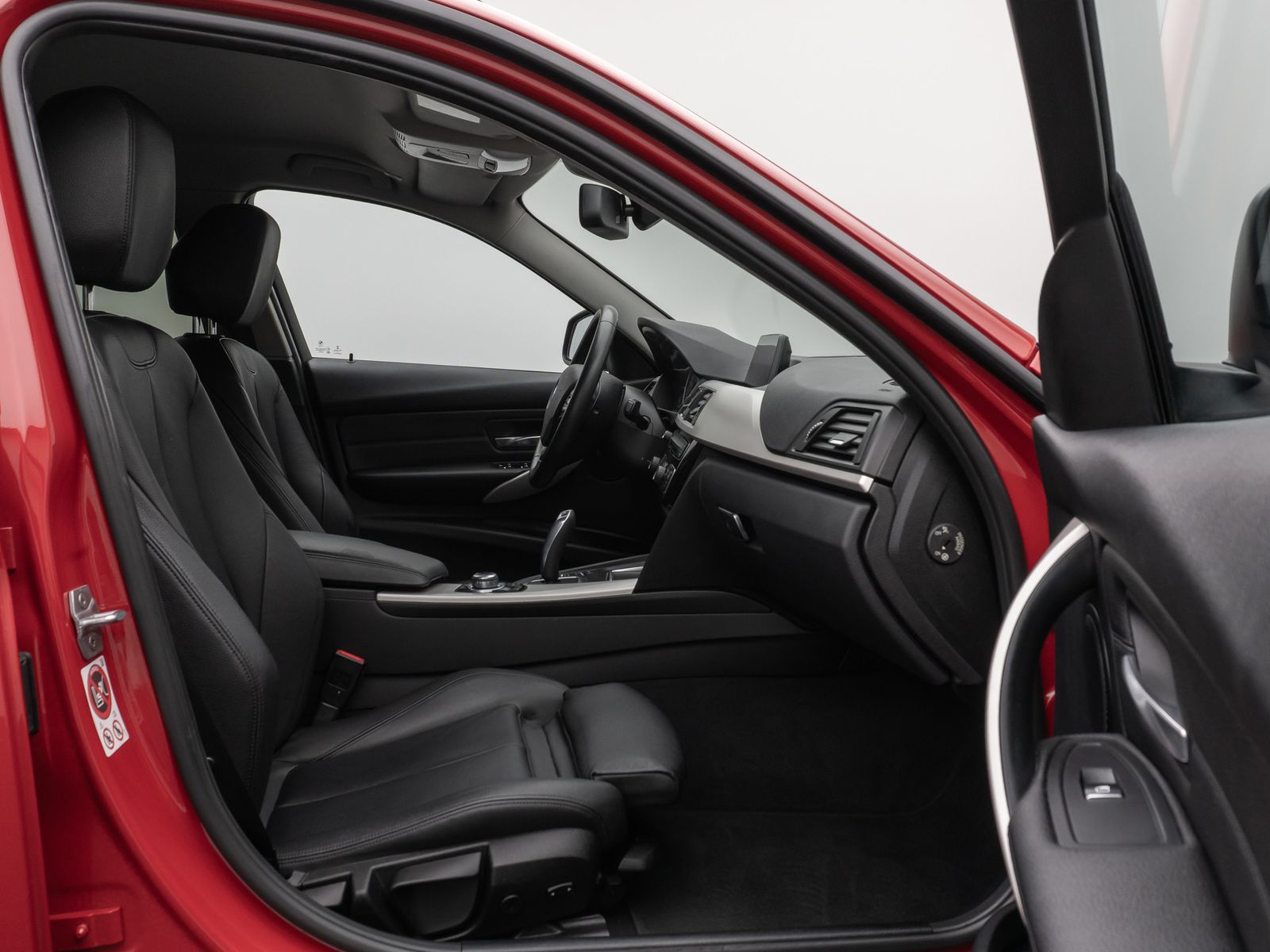 Fahrzeugabbildung BMW 320d xD Navi Lordos PDC LED Komfort AHK Sport