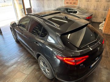 Alfa-Romeo Stelvio - 8