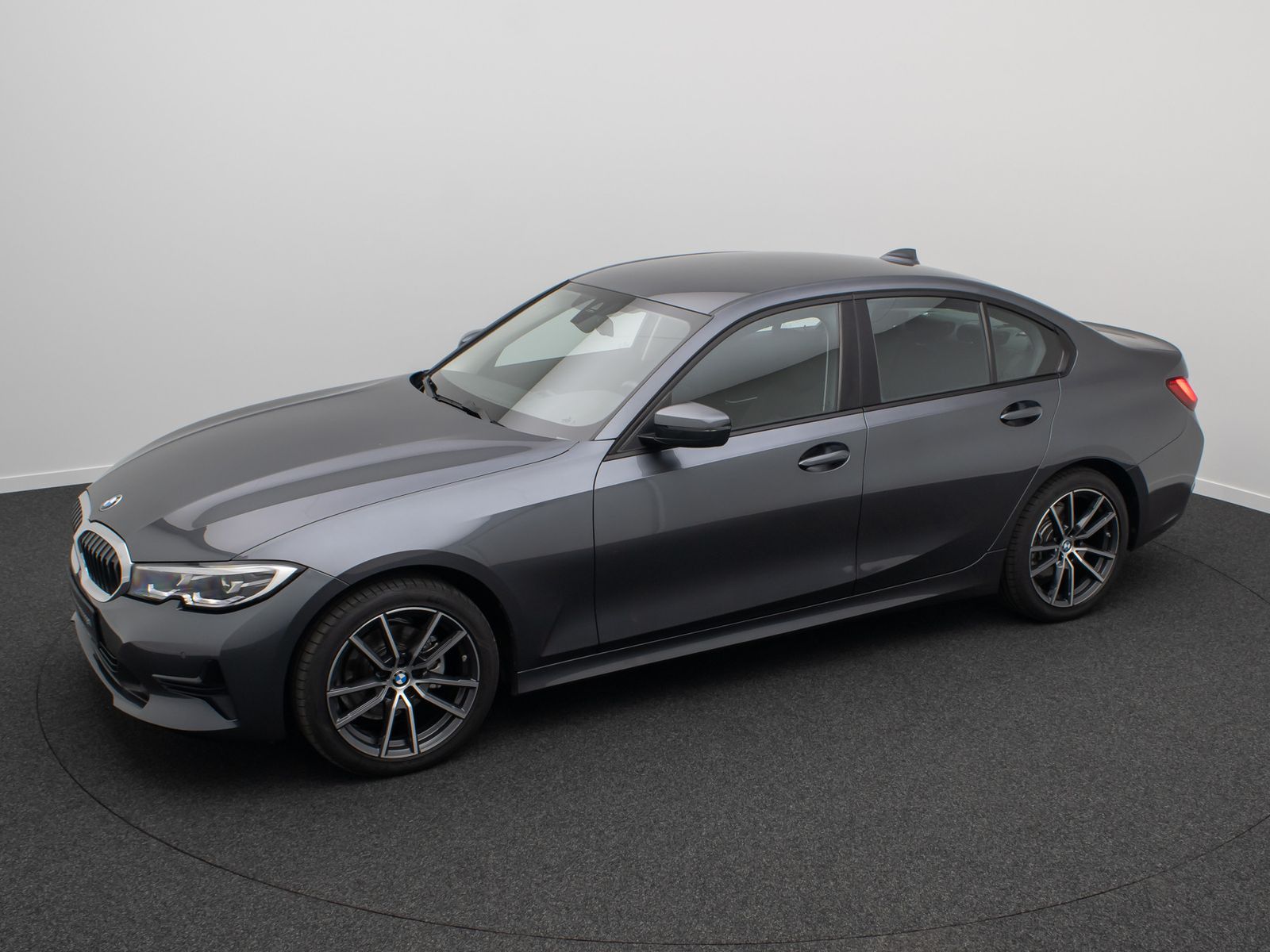 Fahrzeugabbildung BMW 320i Alarm PDC Komfort LED FernlichtAss HiFi 18"
