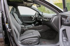 AUDI RS4 Avant quattro/ RS DYNAMIK/ PANO / RS ABGAS AUDI RS4 Avant quattro/ RS DYNAMIK/ PANO / RS ABGAS