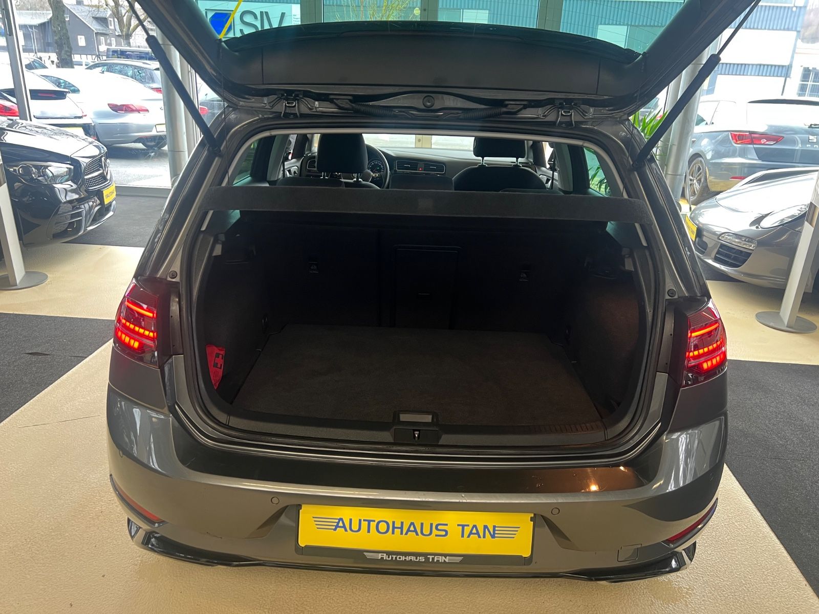 Fahrzeugabbildung Volkswagen Golf VII Lim. 1.5 TSI DSG Join R line *ACC*