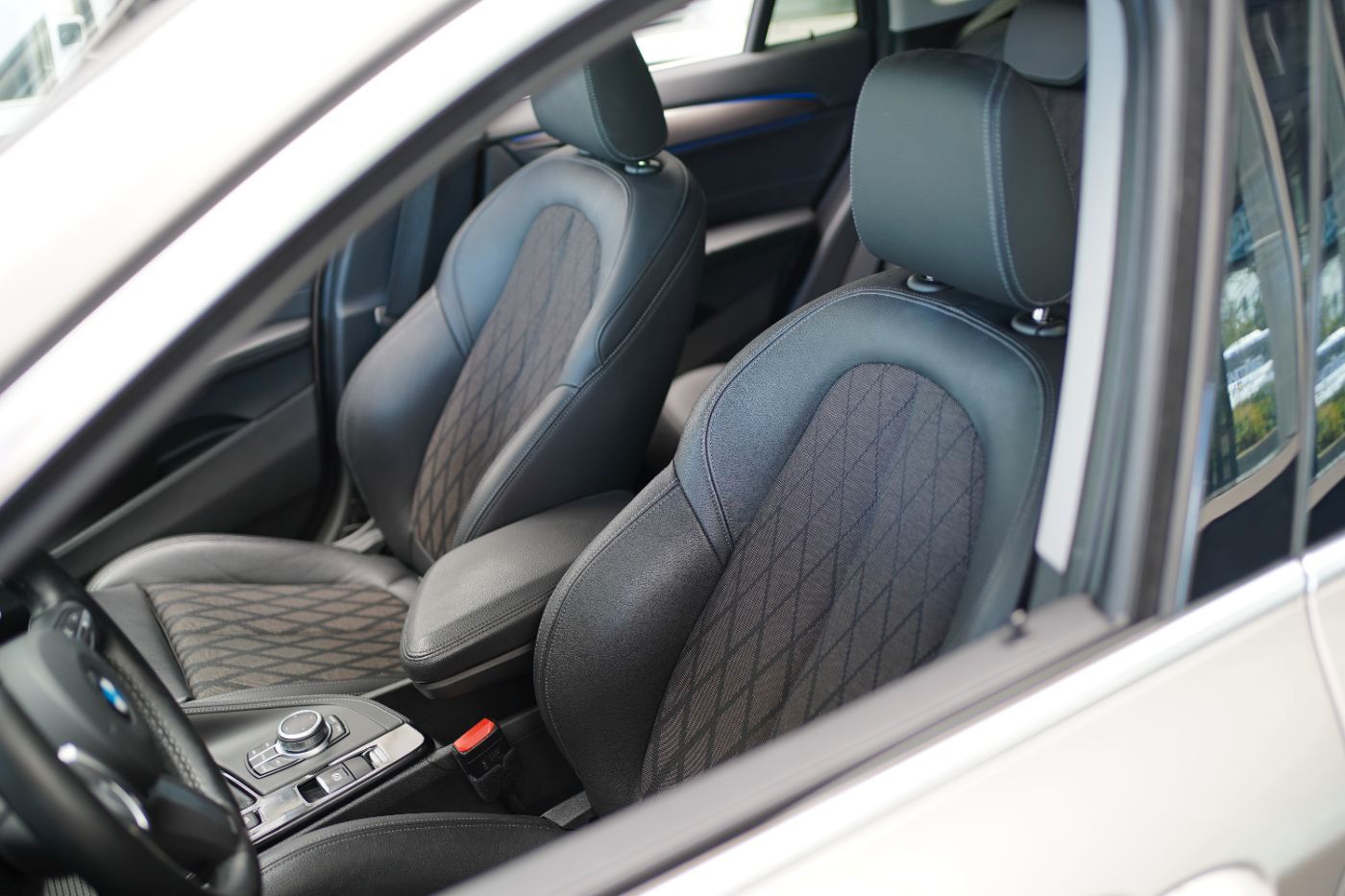 Fahrzeugabbildung BMW X1 xDrive18d xLine +AHK+LED+Parkassist+Navigatio
