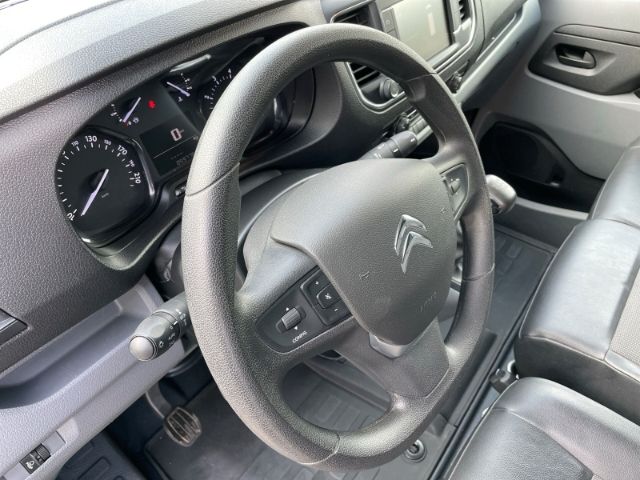 Fahrzeugabbildung Citroën Jumpy 2.0 BlueHDi 145, Club M-L2H1 AHK, 3-Sitzer
