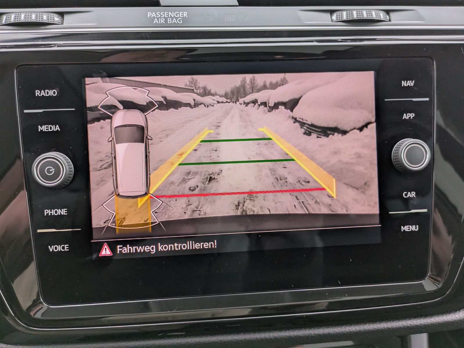 Fahrzeugabbildung Volkswagen Touran 2.0 DSG R-Line High BLACK Pano 7Si IQ AHK