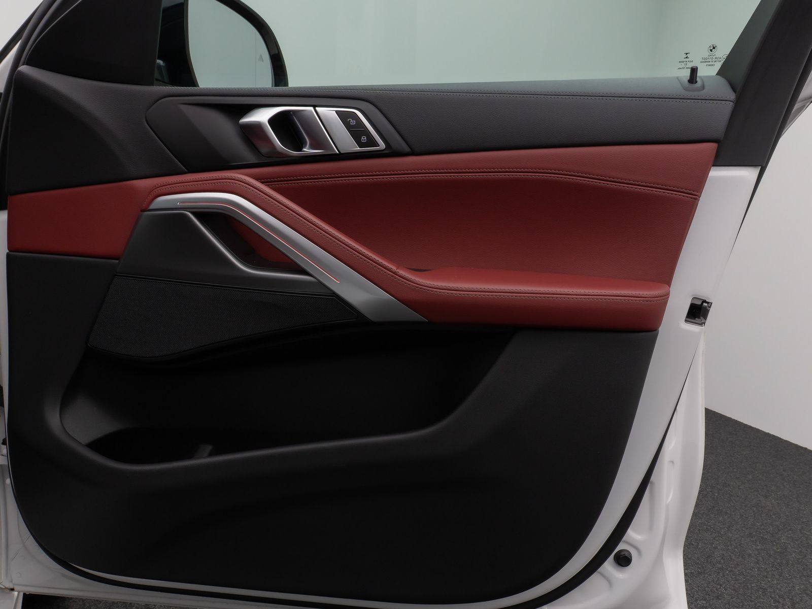 Fahrzeugabbildung BMW X6 xD40d M Sport Panorama 360°Laser HUD DisplKey