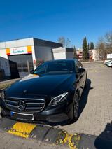 Mercedes-Benz E 200 Autom. - - Mercedes-Benz E 200: Schwarz, Soundsystem, Limousine