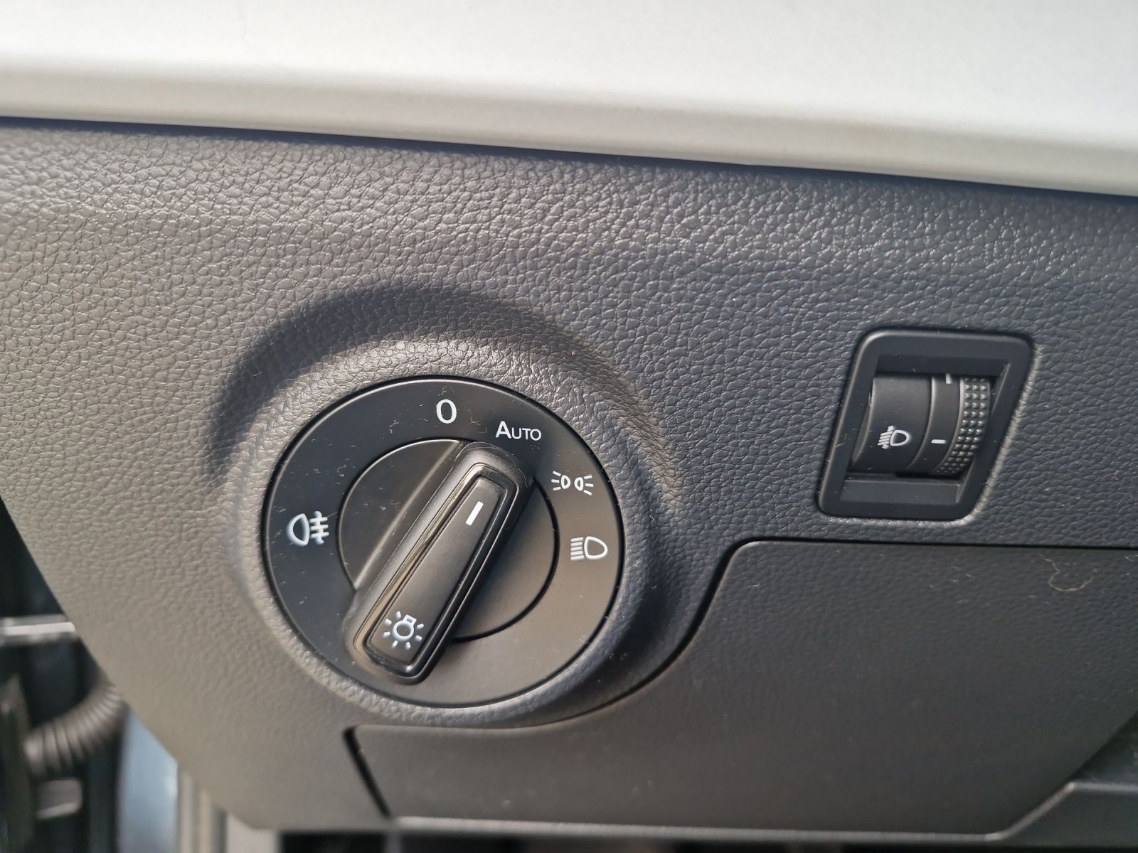 Fahrzeugabbildung SEAT Arona TSI Style LED Climatonic GRA PDC SH LM fer