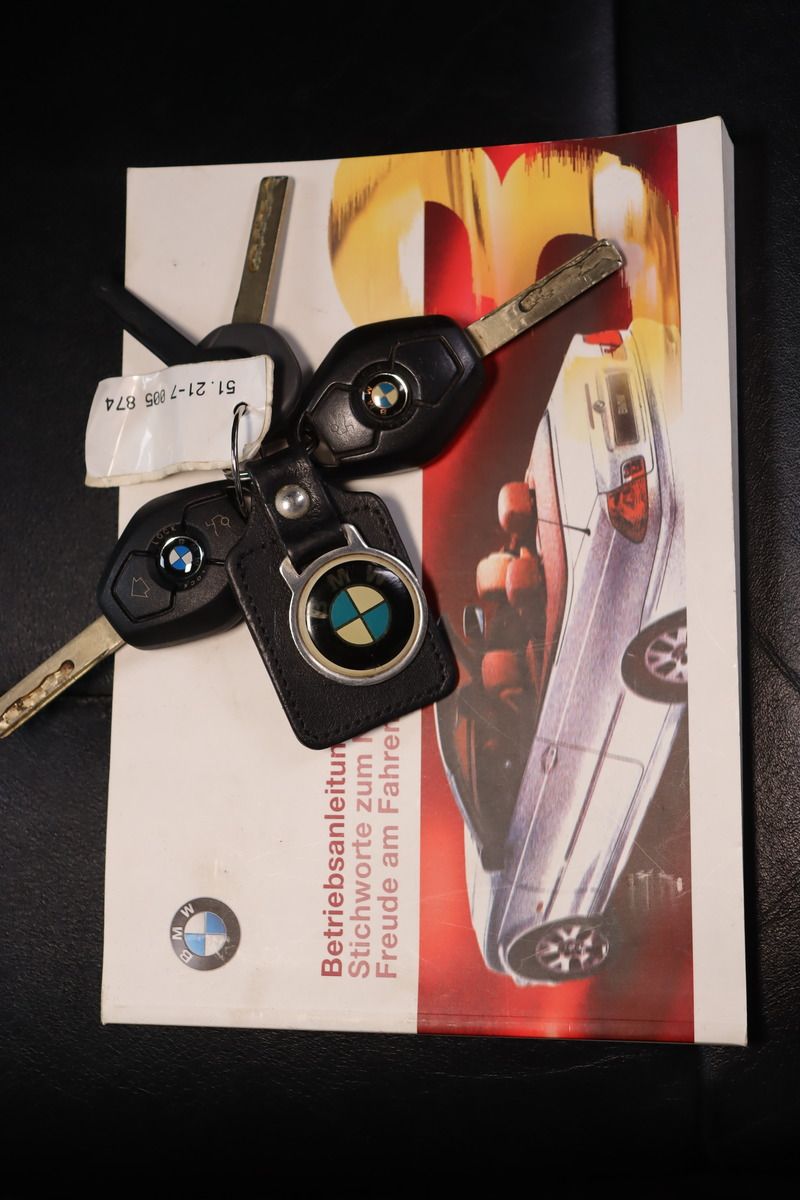 Fahrzeugabbildung BMW 323 Ci Cabrio Sitzhzg. * Leder * Klimaautom.