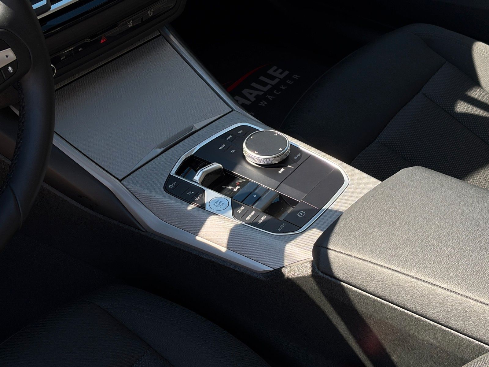 Fahrzeugabbildung BMW 318i Limo Autom. SHZ LED LKA TEMP CarPlay Navi