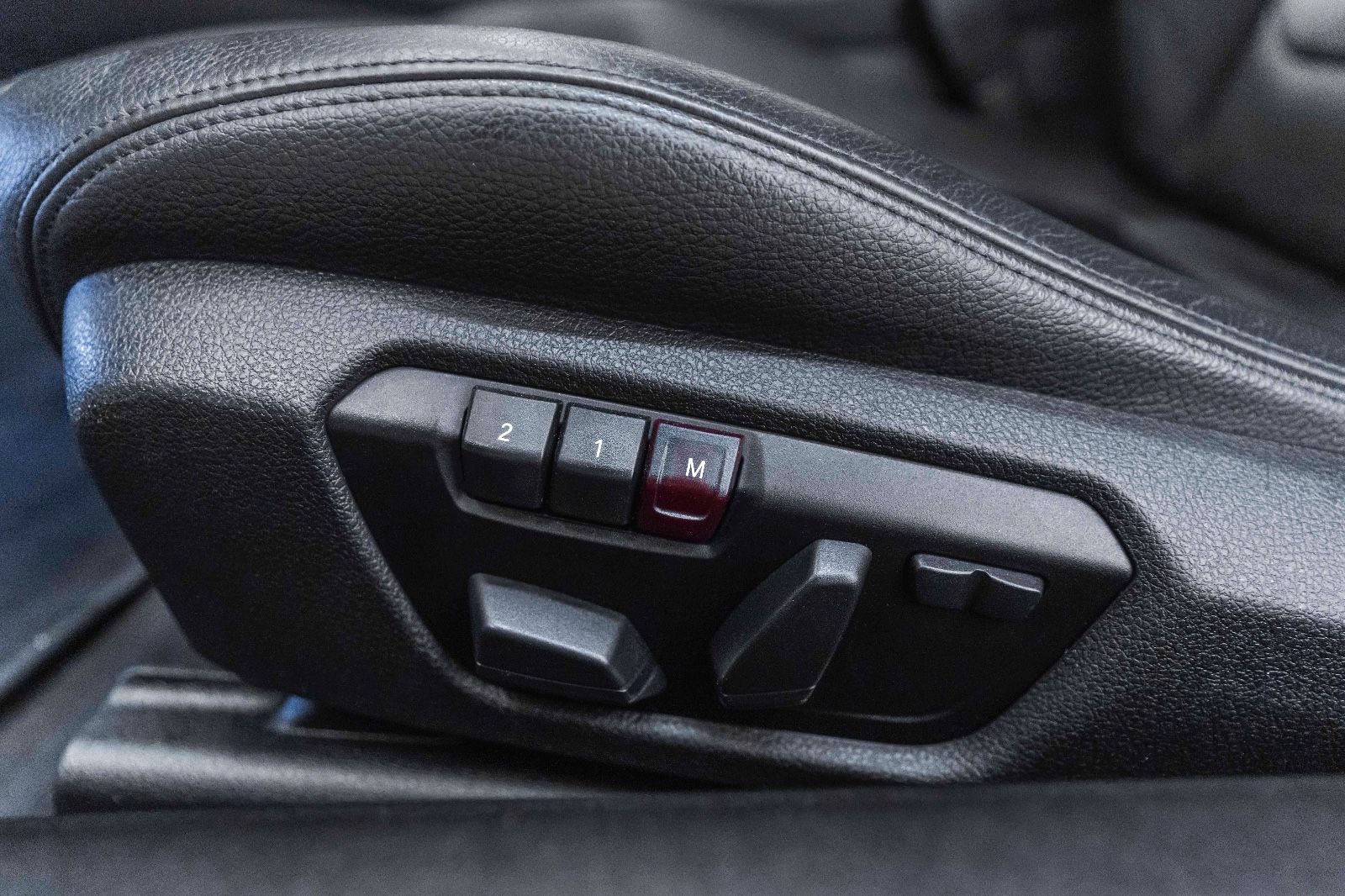 Fahrzeugabbildung BMW 435i xDrive M-SPORTPAKET OLED H&K LED KAM CARBON