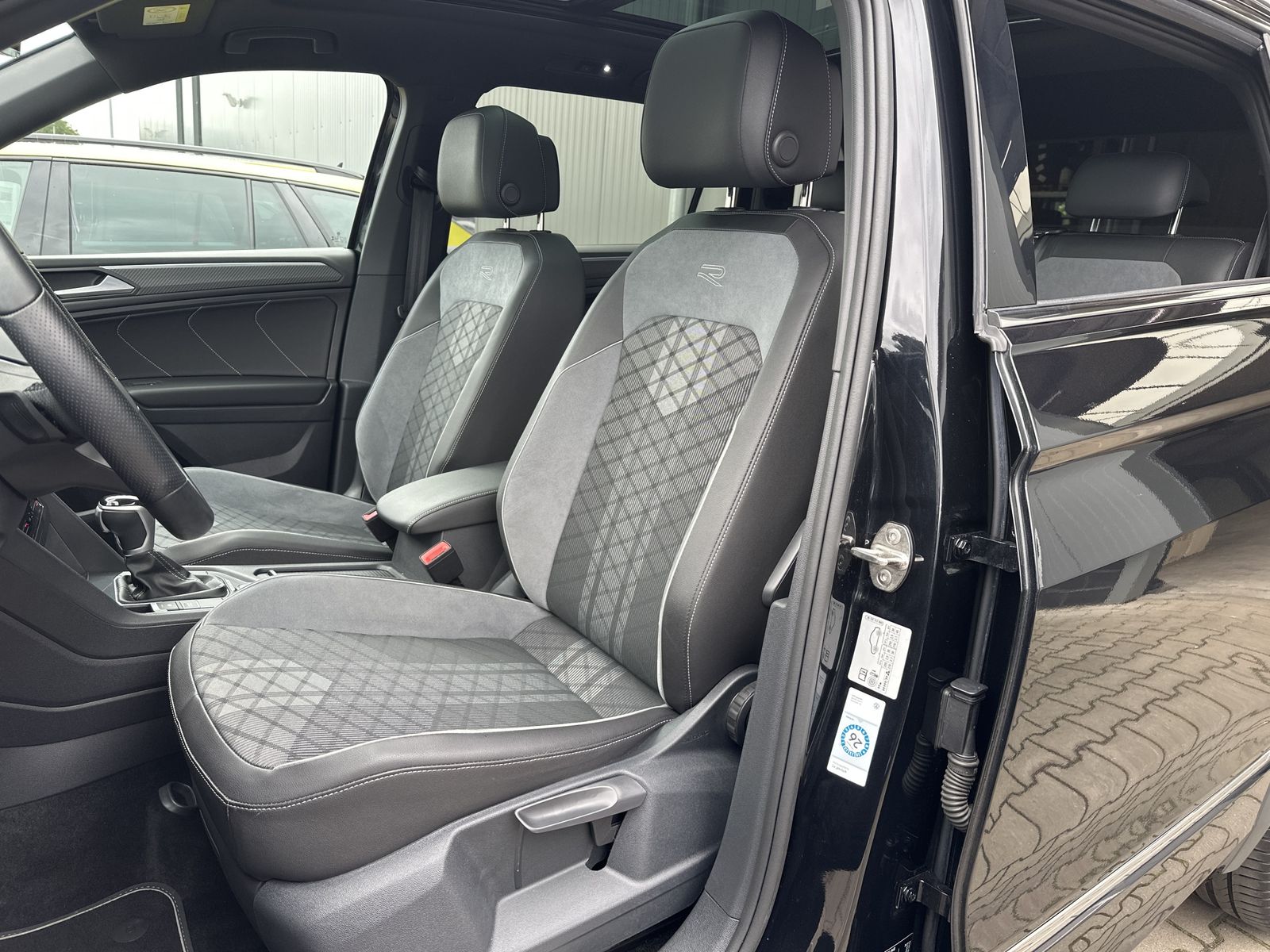 Fahrzeugabbildung Volkswagen Tiguan Allspace 4Motion R-Line NAV+IQ-LIGHT+PANO