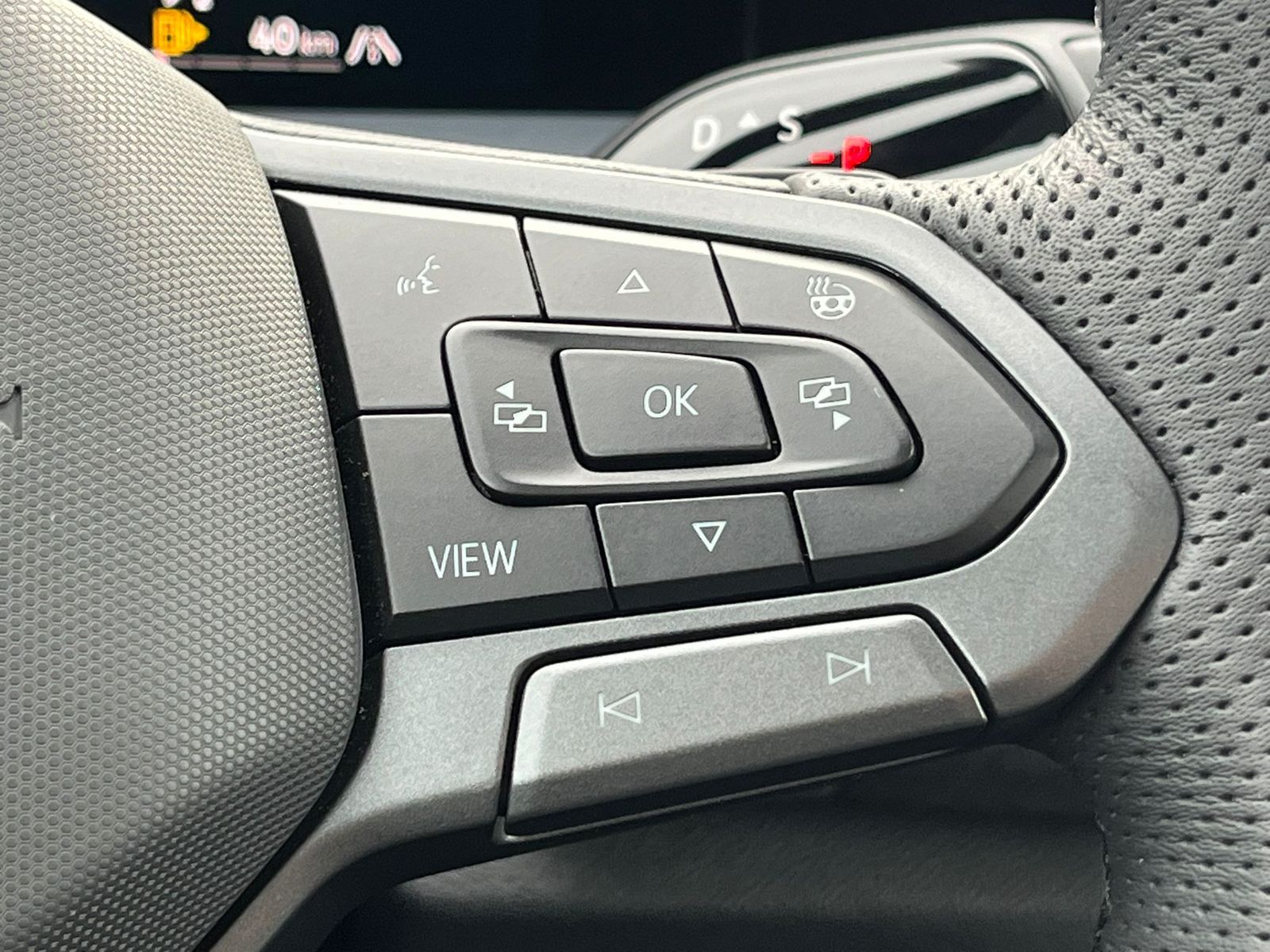 Fahrzeugabbildung Volkswagen Tayron 2.0 TDI 4M R-Line 7S*IQ-L.*LEDER*PANO*HUD