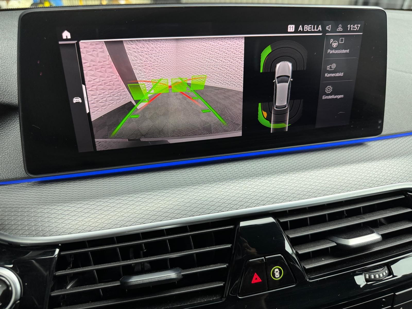 Fahrzeugabbildung BMW 520d M-PAKET/AKTIVLENK/ACC/PANO/AHK/KEYL/CAM/DAB