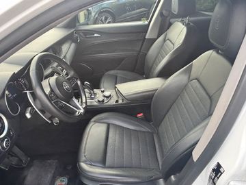 Alfa-Romeo Stelvio - 10