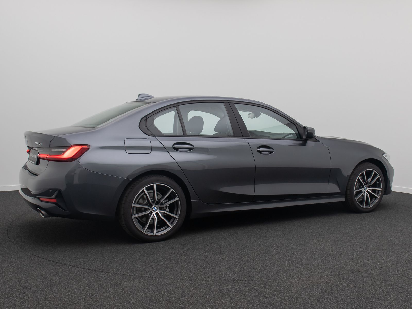 Fahrzeugabbildung BMW 320i Alarm PDC Komfort LED FernlichtAss HiFi 18"