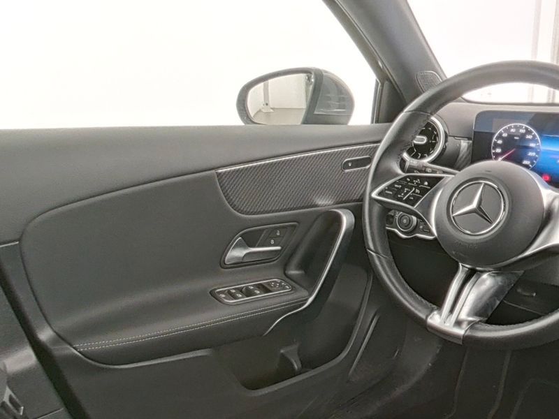 Fahrzeugabbildung Mercedes-Benz A 200 d Progressive Pano+Multibeam+Kamera+CarPla
