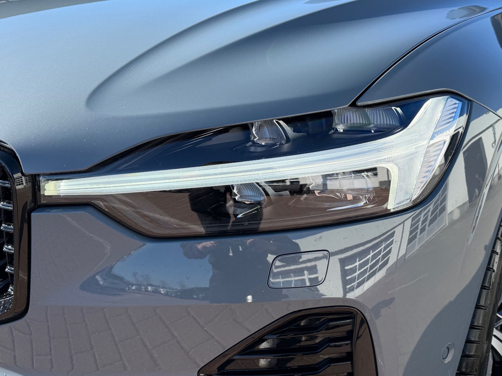 Fahrzeugabbildung Volvo XC60 B4 B Plus Dark*H&K*360°*PANO*AHK*STHZG*