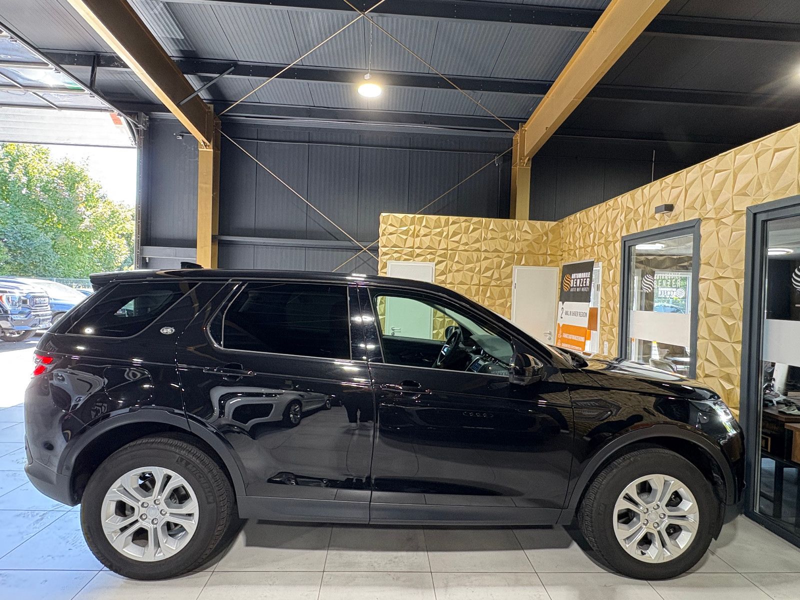 Fahrzeugabbildung Land Rover Discovery Sport S AWD/360°/APPLE/NAVI/SHZ/DAB/