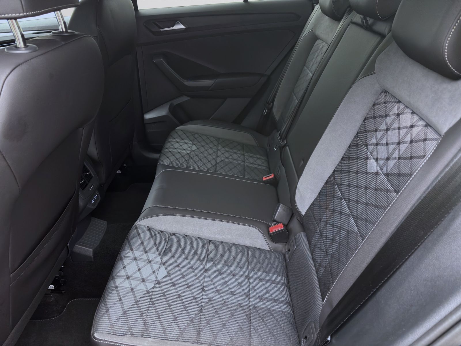 Volkswagen T-Roc - Bild 16