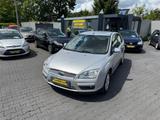 Ford Focus Lim. Ghia Automatik PDC Tempomat - Ford Focus aus 2007: Ghia