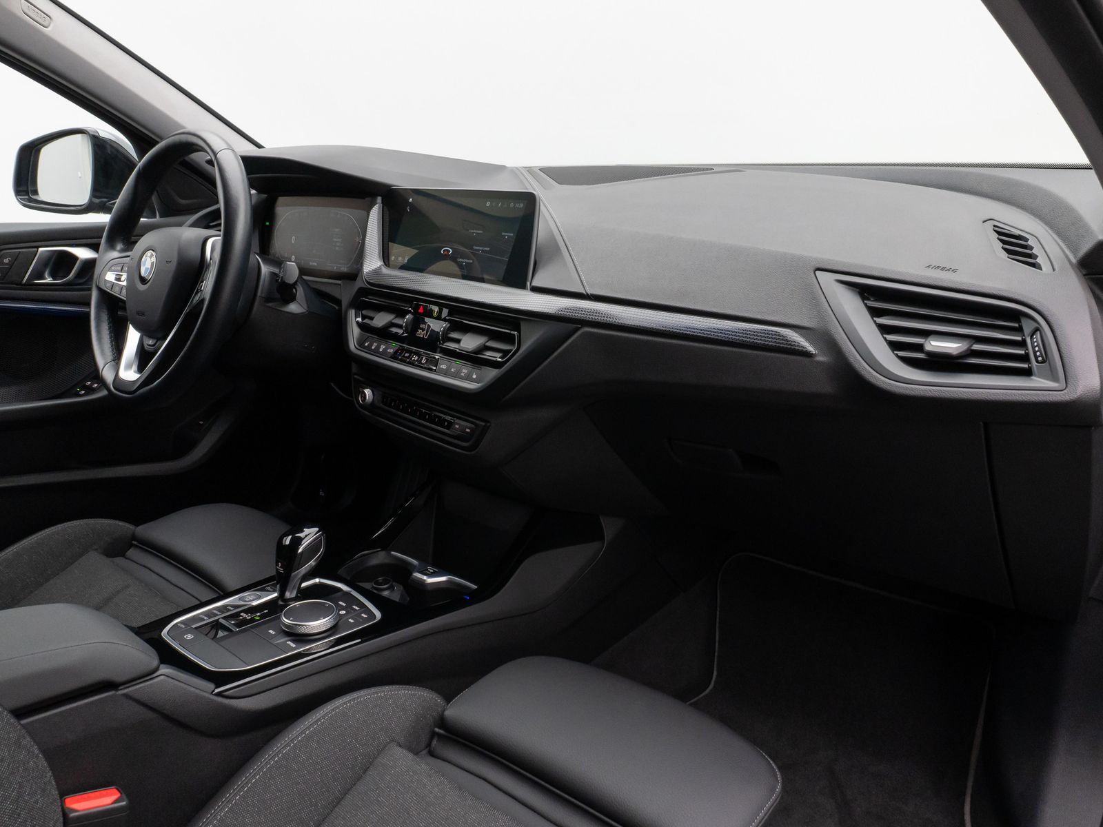 Fahrzeugabbildung BMW 118i Sport Line DAB HiFi Lenkrhz Fernlichtassist