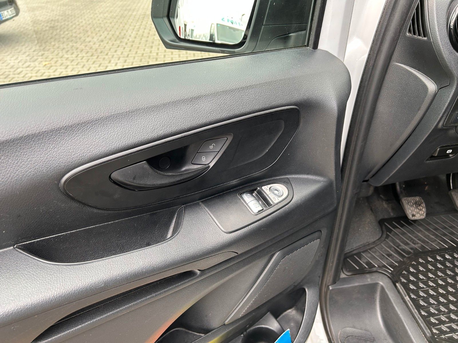 Fahrzeugabbildung Mercedes-Benz Vito Kasten 114 CDI  lang   Navi