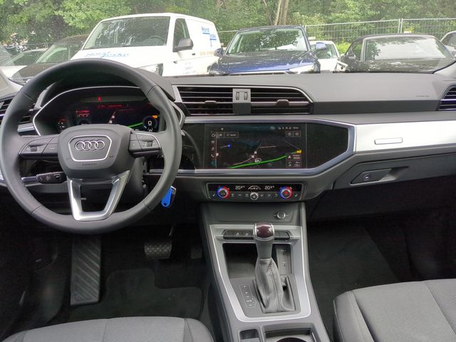 Q3 45 2.0 TFSI quattro advanced S-tronic STANDHZ