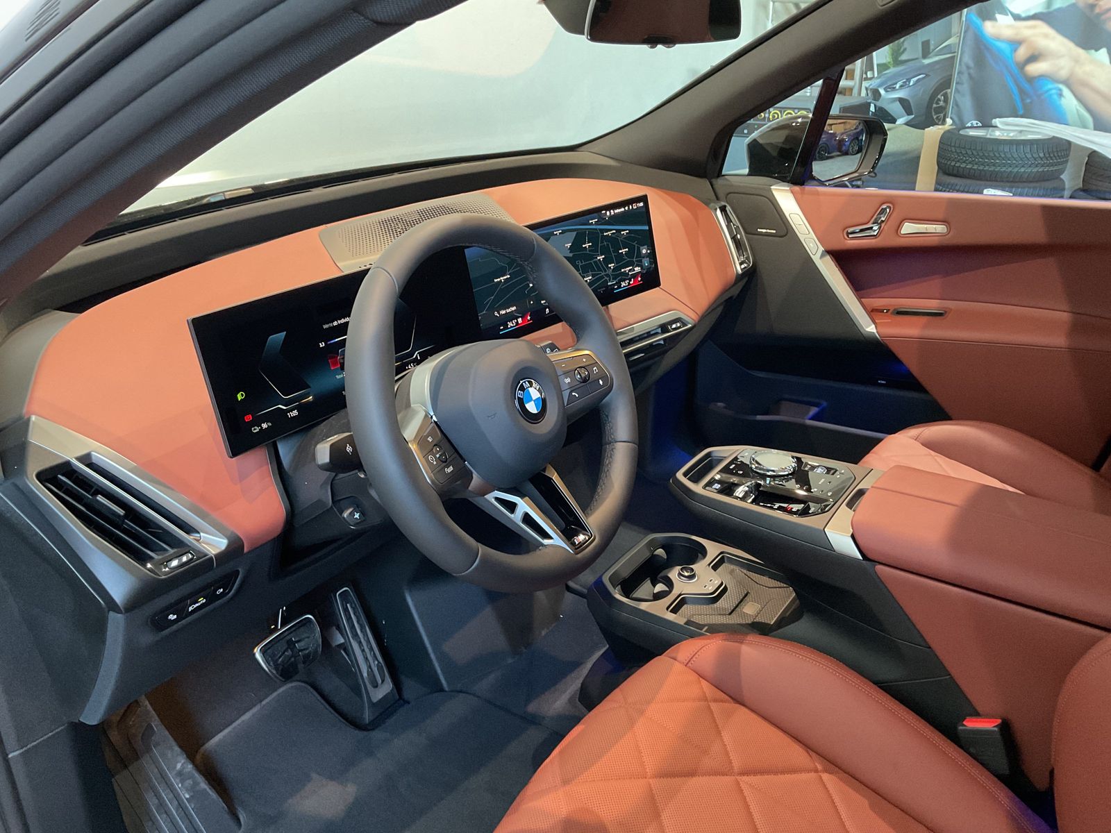 Fahrzeugeinzelansicht 10 Fahrzeugabbildung BMW iX xDrive60 AHK, Sitzbelüftung, Panorama Glasdac