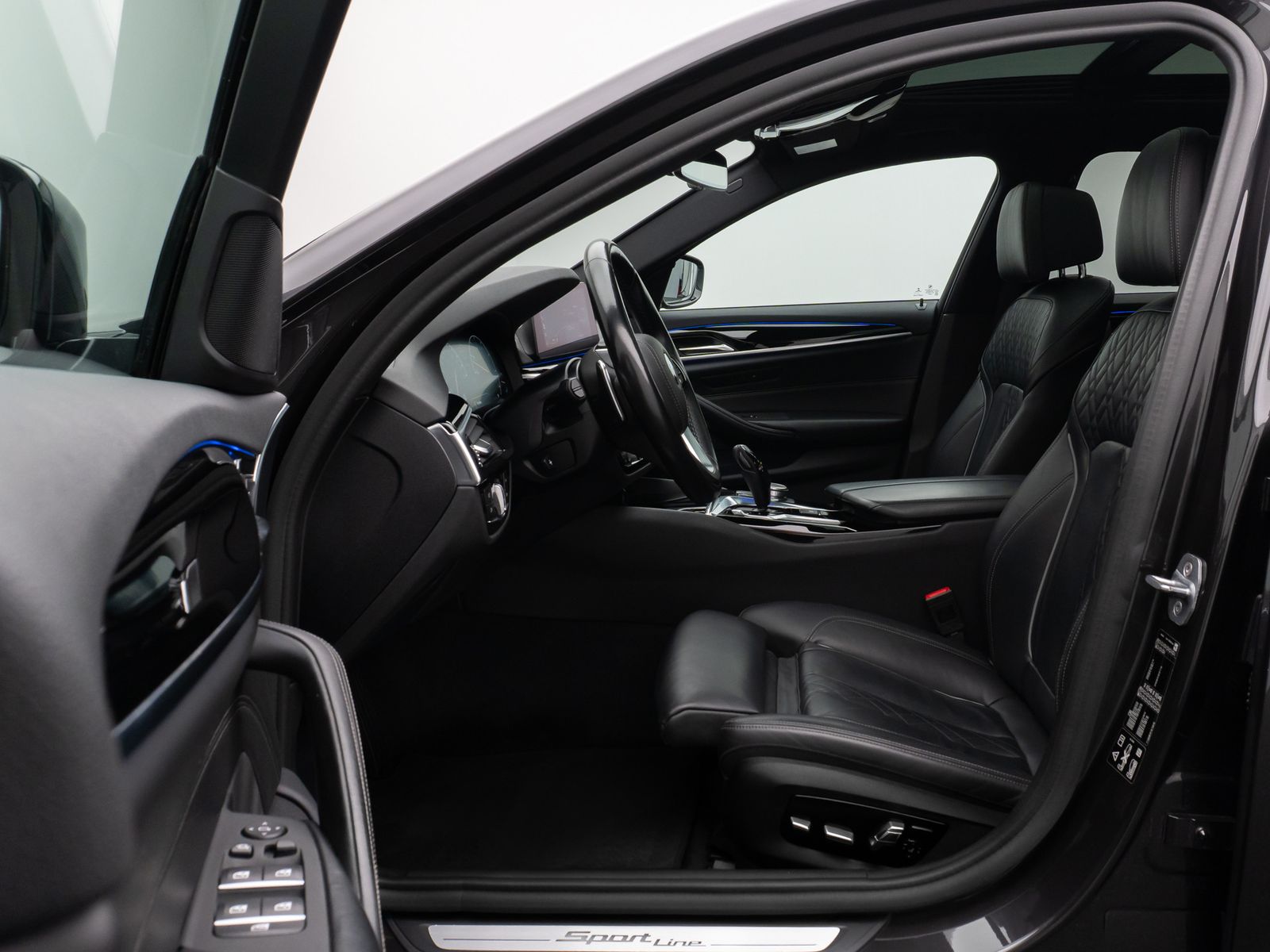 Fahrzeugabbildung BMW 540i xD SportLine Panorama HUD DAB HiFi 4xKlima
