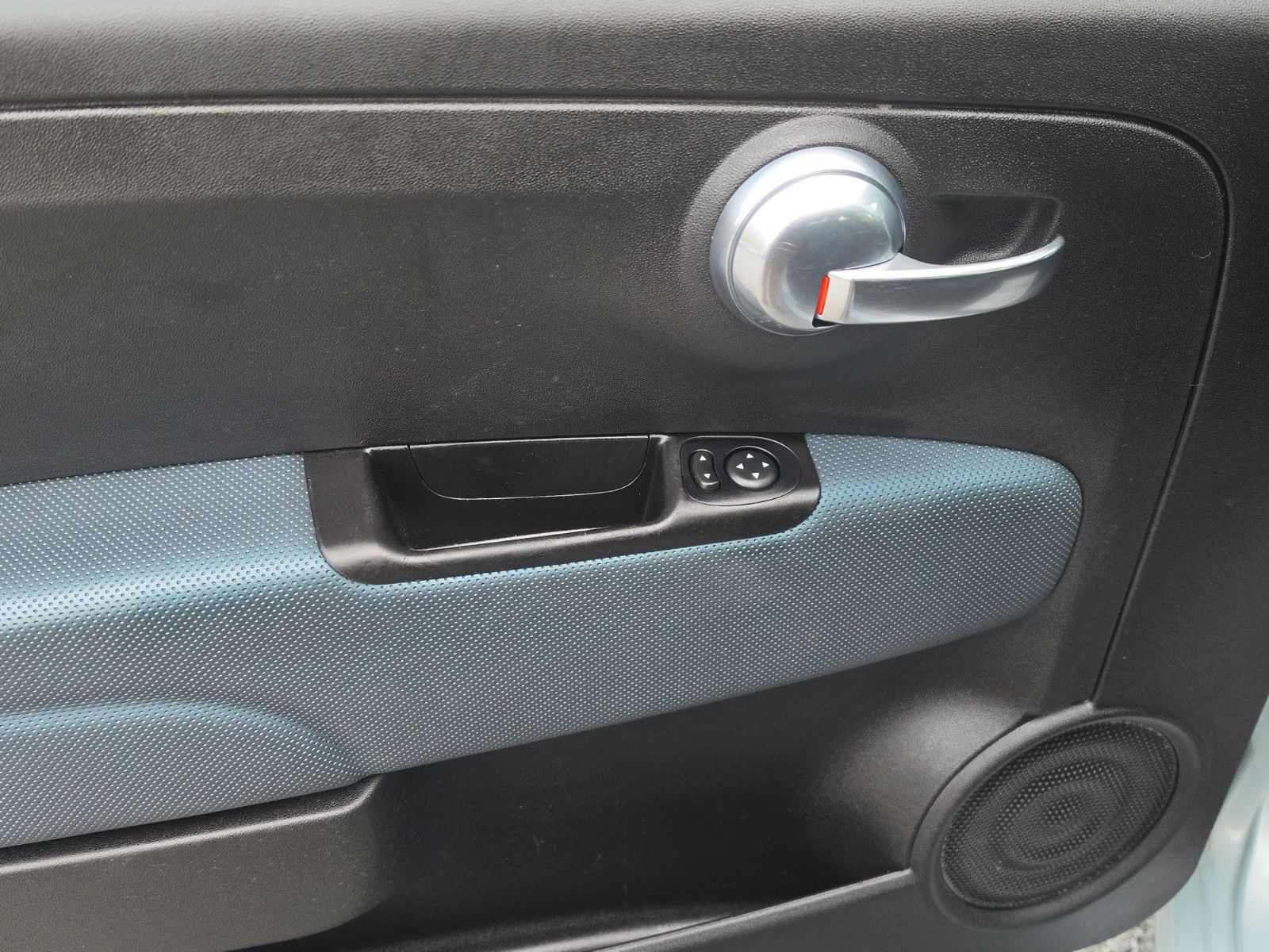 Fahrzeugabbildung Fiat 500 Launch Edition Panorama-Dach  Apple Carplay