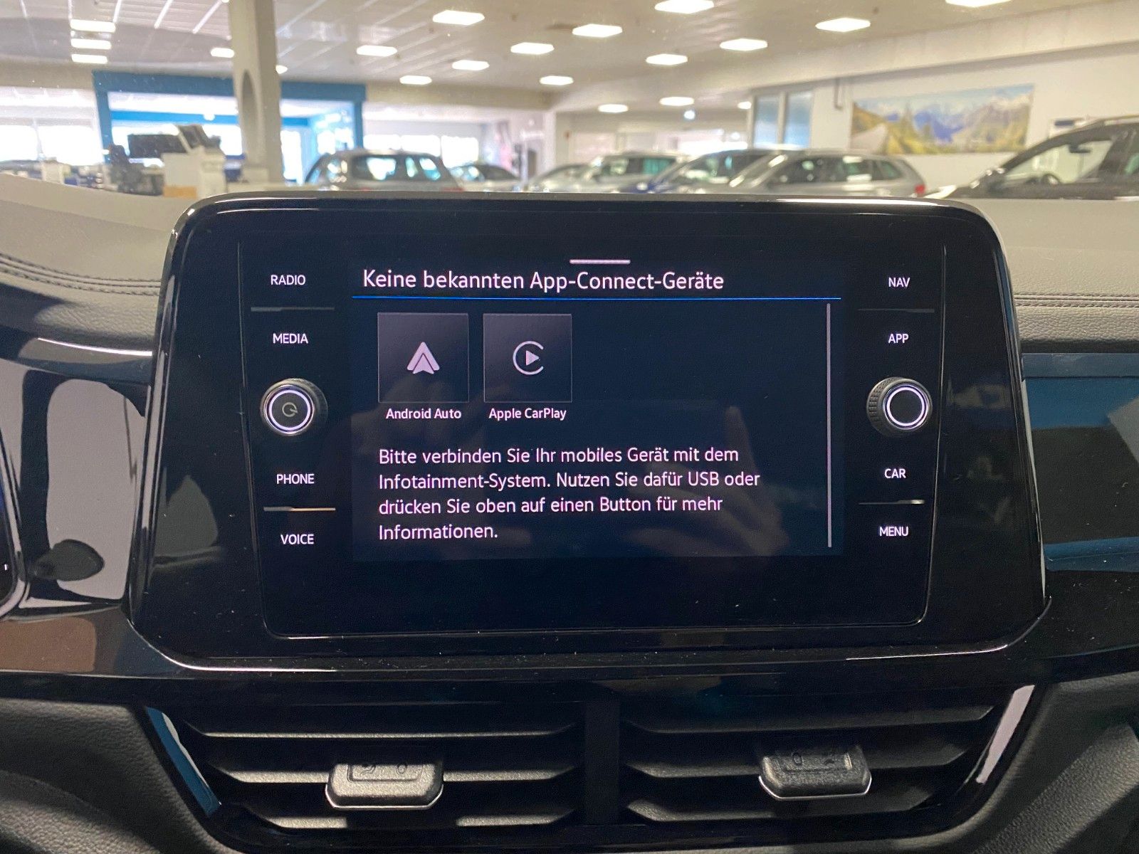 Fahrzeugabbildung Volkswagen T-Roc 2.0 TDI DSG R-Line+AHK+Black Style+19"ALU+