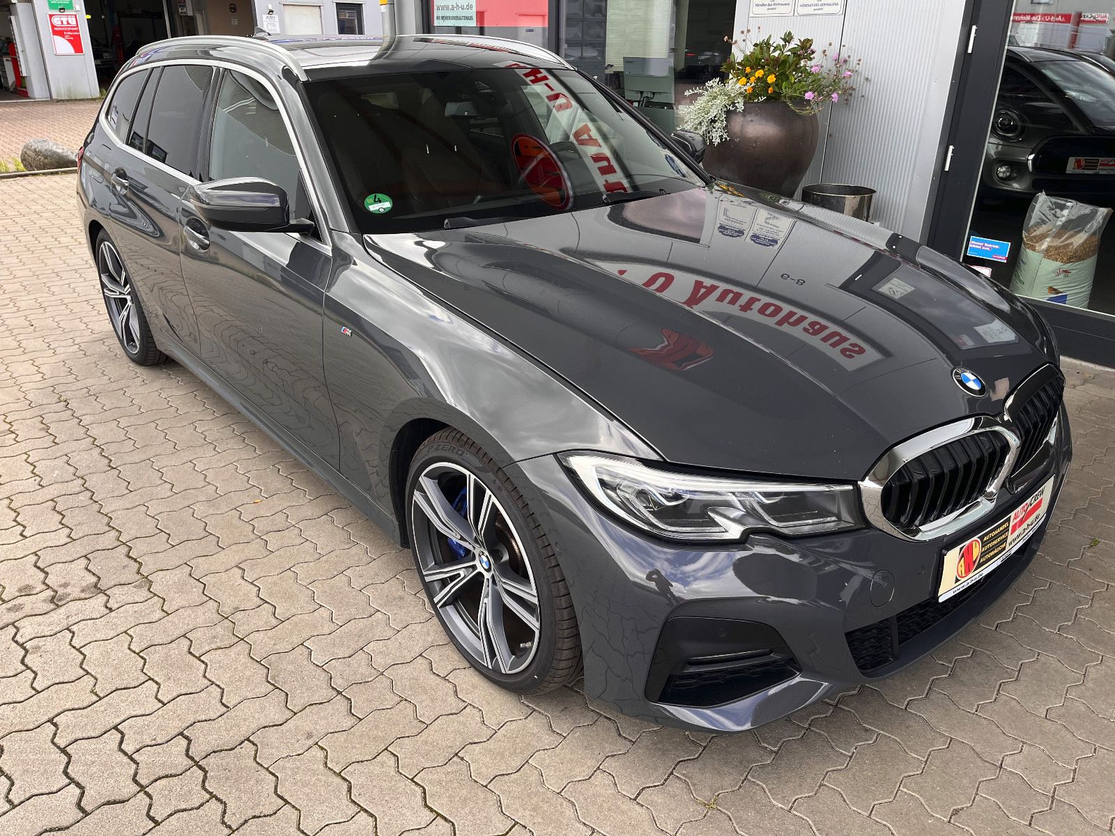 Fahrzeugabbildung BMW BMW Touring 330 D M-Line Sport AUT/Dach