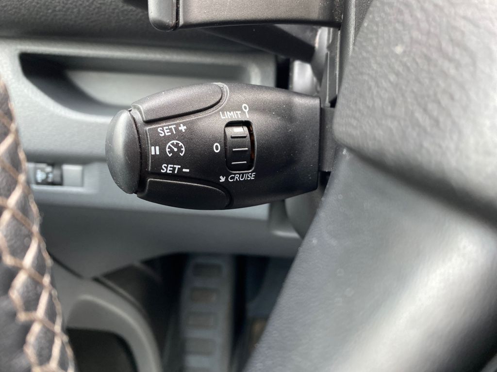 Fahrzeugabbildung Citroën Jumpy M BlueHDi 120 EAT8 Club *AZV*PDC hinten*