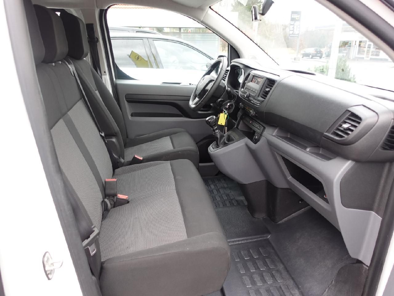 Fahrzeugabbildung Opel Vivaro 1,5 Kombi 9-Sitzer