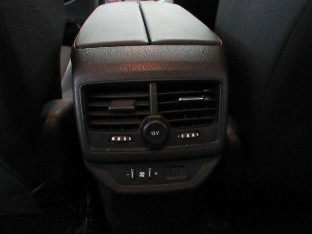 Fahrzeugabbildung Peugeot 5008 Basis 1.5D LED/AHK/PDC/TEMPOMAT